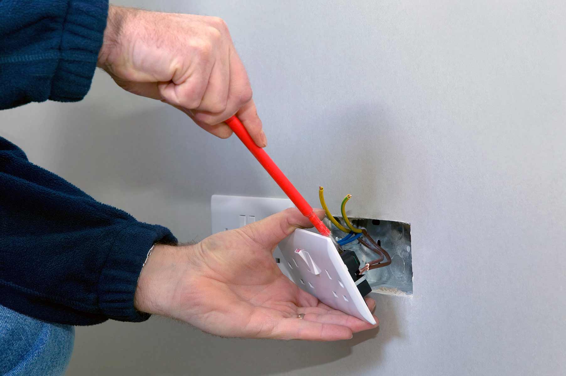 Our electricians can install plug sockets for domestic and commercial proeprties in Huntington and the local area. 